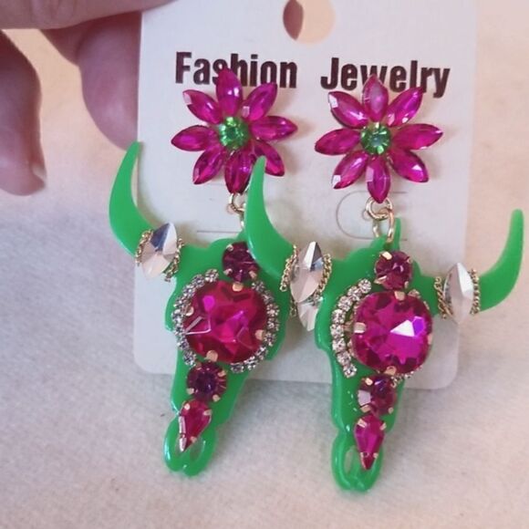 Bullhead chic western sparkling earrings - Picture 4 of 9